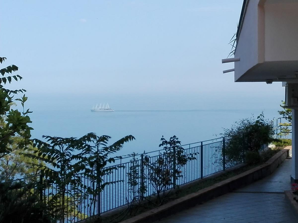 La Nave Sul Mare Di Taormina Letojanni Exterior foto