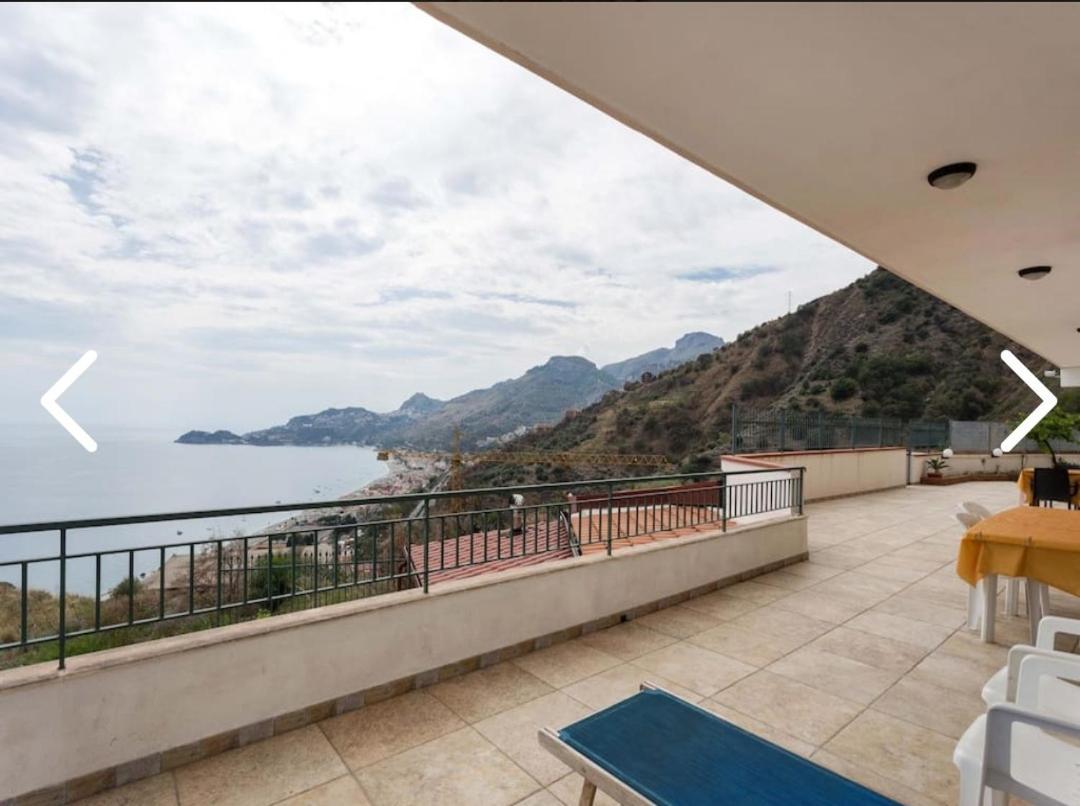 La Nave Sul Mare Di Taormina Letojanni Exterior foto